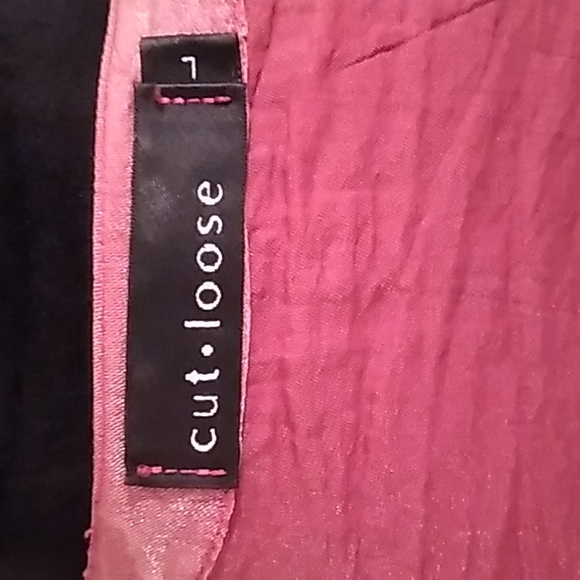 cut-loose dusty rose top with buttons - Picture 3 of 4